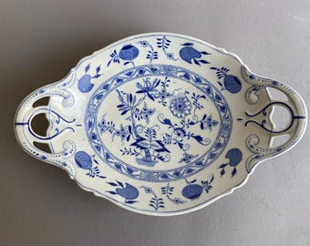 Zwibelmuster Cookie & Snack Serving Tray – Handcrafted in Blue and White