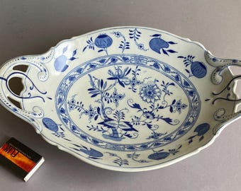 Cookie & Snack Serving Tray – Handcrafted in Blue and White Blue Onion