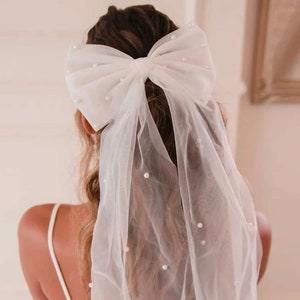 BRIDE PEARL VEIL  - Hen party veil - Bride gift - Hen party accessories - Bride to be- Bride bow
