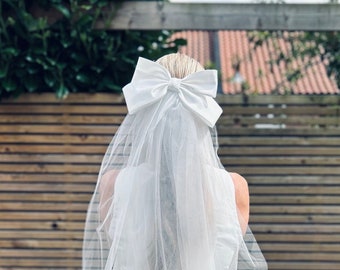 BRIDE LUXURY VEIL  - Hen party veil - Bride gift - Hen party accessories - Bride to be- Bride bow - Hen party Veil