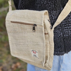 Mini-sac en chanvre himalayen - Sacoche bandoulière beige zippée à rabat - Fait main au Népal