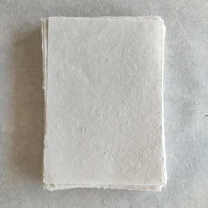 Nepalees Lokta-papier 130 g/m2 - A5 - Dik, gestructureerd, natuurlijk handgemaakt kraftpapier voor zeefdruk, linosnede, tekenen en doe-het-zelf