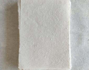 Papel nepalés Lokta hecho a mano de 130 g/m² - A5 - Papel grueso, texturizado y natural hecho a mano para serigrafía, linograbado, invitaciones y proyectos de bricolaje.