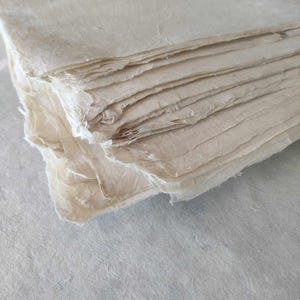 Papier Lokta Népalais 95g/m2 - 50x75cm / 28x30in - Papier artisanal texturé grain fin, naturel et écologique pour impression, DIY, luminaire