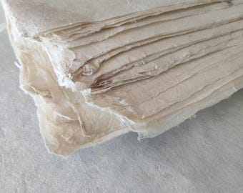 Nepalees Lokta-papier 95 g/m² - 55 x 70 cm / 20 x 30 inch - Gestructureerd, fijnkorrelig, natuurlijk en milieuvriendelijk handgemaakt papier voor printen, knutselen en verlichting.
