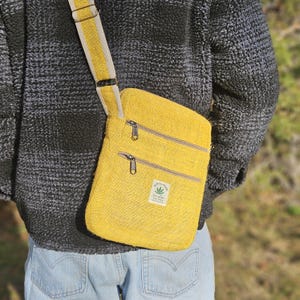 Sacoche bandoulière en pur chanvre himalayen - Mini-sac jaune zippé - Besace - Sac messager fait main au Népal