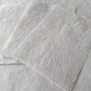 Nepalees Lokta-papier A4 - 95 g/m2 - Gestructureerd, natuurlijk en milieuvriendelijk kraftpapier voor linosnede, zeefdruk, origami, tekenen, doe-het-zelf ...
