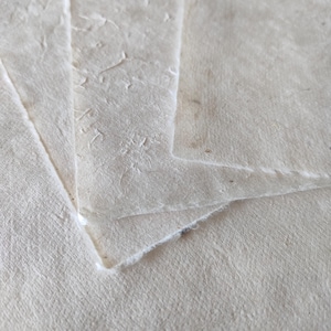 Papier artisanal naturel de Lokta A5 - 95g/m2 - Papier Népalais texturé et écologique pour dessin, linogravure, sérigraphie, carte DIY