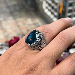 Anello in argento con pietra di zaffiro blu – Stupendo gioiello con pietra preziosa blu, argento sterling, regalo elegante per uomini e donne