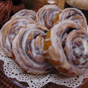 Large (FAKE) Cinnamon Rolls (Set of 6)