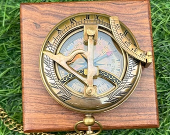 Brújula de reloj de sol de latón personalizada, regalo de aniversario grabado