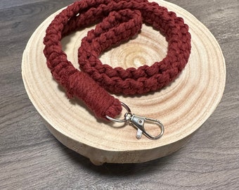 Macrame lanyard