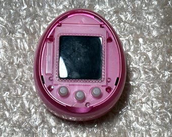 バンダイ　たまごっち4U+ ピンク Amazon | TAMAGOTCHI 4U PINK (たまごっち 4U ピンク