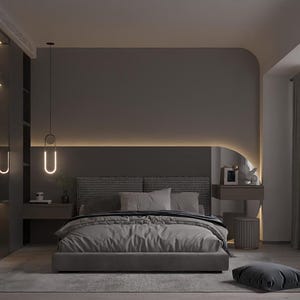 Op de afbeelding: Een moderne slaapkamer met een grijs bed, grijs beddengoed en een grijs hoofdeinde. De kamer heeft een groot raam met transparante gordijnen en een kast met schuifdeuren. Er hangen twee hanglampen aan het plafond.