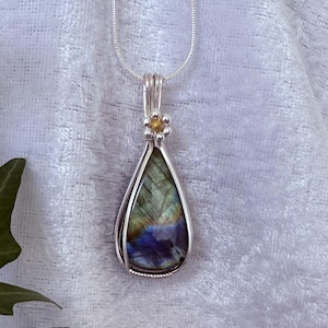 Labradorite pendant, Labradorite necklace, Labradorite talisman necklace, 925 silver, natural stone jewelry, semi-precious stone jewelry