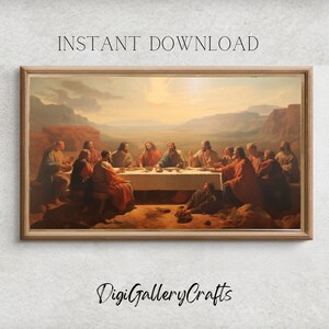 Puede incluir: Una pintura que representa la Última Cena, una escena bíblica donde Jesús comparte una comida con sus discípulos. La pintura presenta una mesa larga con Jesús y sus discípulos sentados alrededor de ella. La escena está ambientada en un paisaje desértico con montañas en el fondo. La pintura está realizada en un estilo realista con colores cálidos.