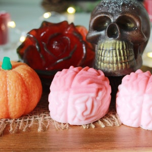 Zestaw mydeł na Halloween: mydła z czaszką, mózgiem, dynią i różą