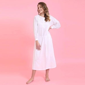 100% Pure Cotton Victorian style sleepwear nightdress bohemian long sleeves nightgown feminine white sleep dress/Nightie