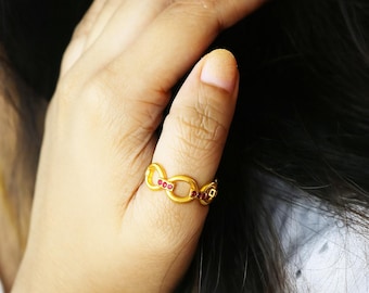 Ruby stapelbare ring: handgemaakt sterlingzilver met gouden afwerking