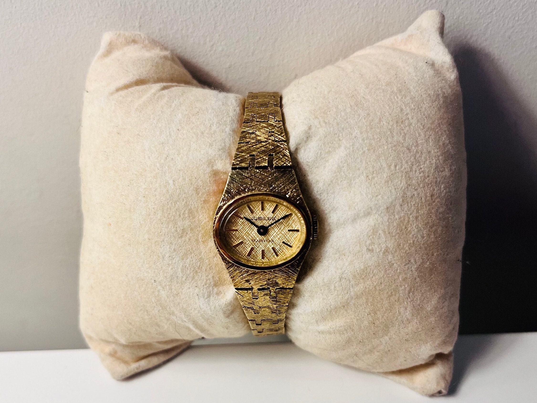 Jubilee 17 jewels watch hotsell