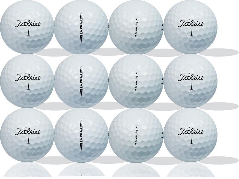 Puede incluir: Doce bolas de golf blancas con letras negras. Las bolas est&aacute;n dispuestas en tres filas de cuatro. Cada bola tiene las palabras "Titleist" y "1" impresas en ella. Algunas bolas tambi&eacute;n tienen las palabras "PRO V1" y "Refinished" impresas en ellas.