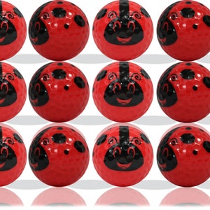 Peut inclure: Douze balles de golf rouges avec des motifs de coccinelles noires. Chaque balle a un visage noir avec des yeux blancs et un sourire. Les coccinelles ont des points noirs.