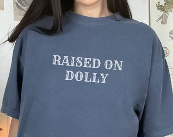 Raised on Dolly Comfort Colors T-shirt : T-shirt de musique country des années 90