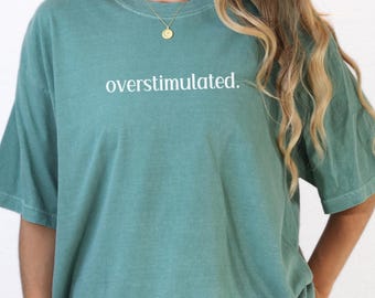 Camiseta "Sobreestimulada" de Comfort Colors: Camiseta divertida para mamá