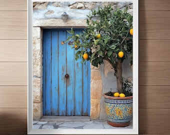 Peut inclure: Une porte en bois bleue avec un cadre en pierre et un citronnier dans un pot en céramique coloré avec des citrons dans le pot.