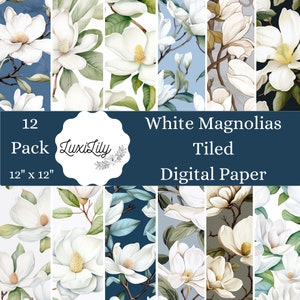 Op de afbeelding: Een digitaal papierpakket met 12 naadloze patronen van witte magnolia bloemen op verschillende achtergronden, waaronder blauw, groen en grijs. Het pakket is getiteld "White Magnolias Tiled Digital Paper" en bevat ontwerpen van 30,5 cm x 30,5 cm.