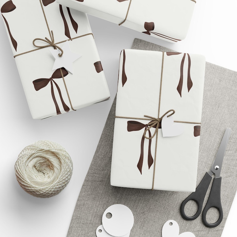 Papel de regalo con diseño de lazo, elegante y chic para Navidad, cumpleaños, viajes de chicas, acabado brillante o mate, regalo festivo de moda. imagen 1