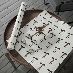 Papel de regalo con diseño de lazo, elegante y chic para Navidad, cumpleaños, viajes de chicas, acabado brillante o mate, regalo festivo de moda. imagen 2