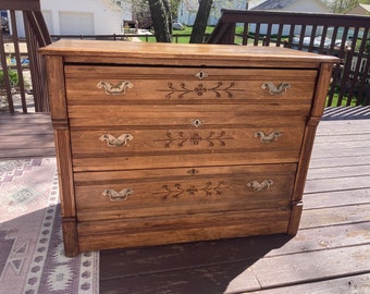 Beautiful Late 19th Century Antique Eastlake Chest of Drawers/dresser/buffet