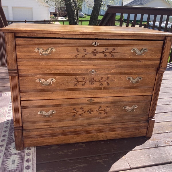 Beautiful Late 19th Century Antique Eastlake Chest of Drawers/dresser/buffet