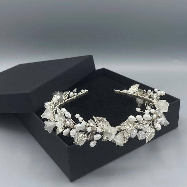 Élégance polyvalente : serre-tête de mariée en cristal et perles de verre orné de fleurs et de feuilles - accessoire de cheveux de mariage, bandeau
