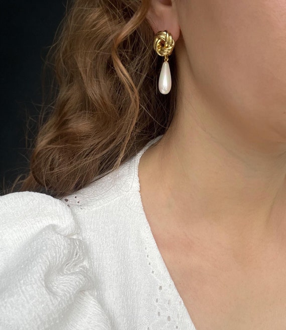 Radiant Pearl Dreams: Gold Wedding Earrings, White Teardrop Design