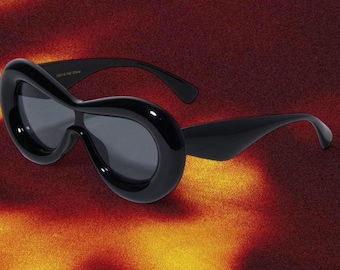 Oversized Oval Sunglasses: Chunky Black Fashion Eyewear, UV400 Protection