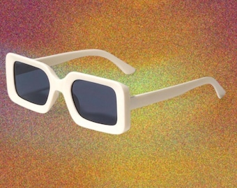 Retro fyrkantiga solglasögon - krämfärgade plastbågar, UV400-skydd