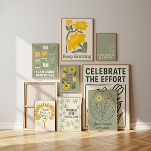 Puede incluir: Una colección de láminas artísticas enmarcadas con citas motivacionales y diseños florales. Las láminas presentan frases como "Keep Growing", "Celebrate the Effort" y "Your Best is Enough". La paleta de colores incluye beige, verde y amarillo.