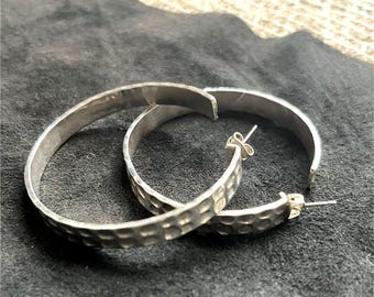 Echtsilber Hoop Ohrringe 2 Zoll gehämmert Finish
