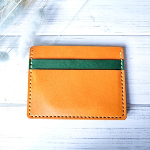 Porta carte in pelle minimalista. Portafoglio in pelle conciata al vegetale italiana fatto a mano per carte e contanti. Regalo in pelle di prima qualità.