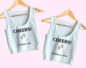 Big Little Reveal Cheers! Cropped Tanks Camisetas Big/Little Sorority Reveal, Camisetas temáticas Big Little combinando, Tops curtos Big Little