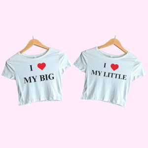 Big Little Reveal Baby Tee, I Heart My Fam, Y2k Estetica Big Little Reveal Camicie, Big/Little Sorority Reveal, Big Little Shirt Set