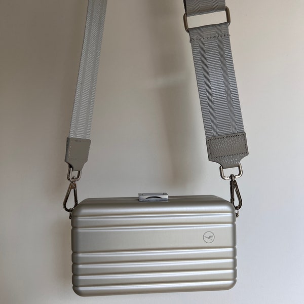 Aluminum crossbody airline bag with grooves