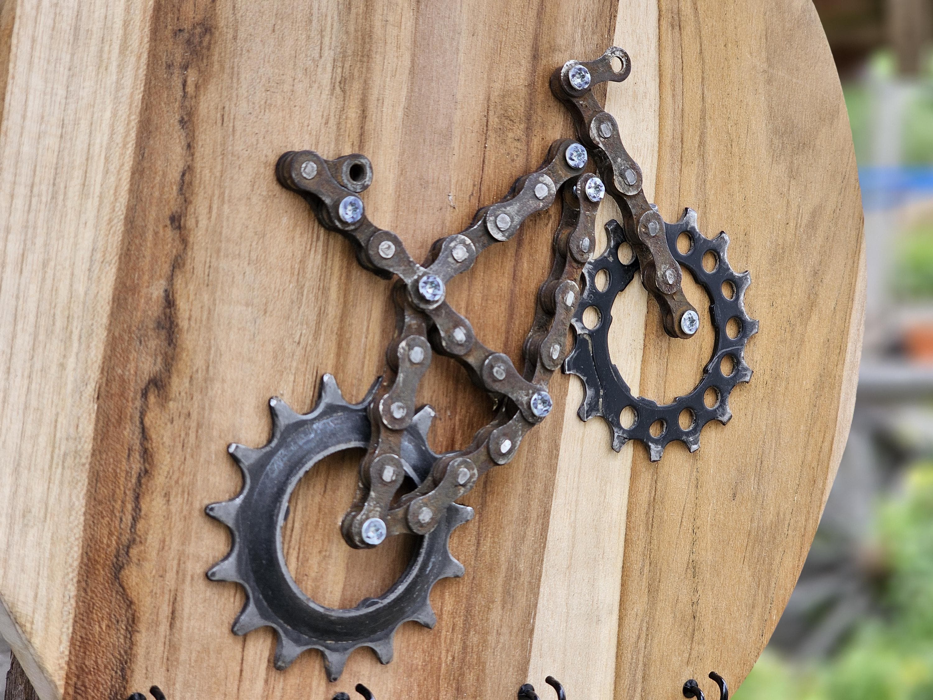 Key rack bicycle / made from old bicycle chain sprocket / upcycled wooden board / handmade & unique
