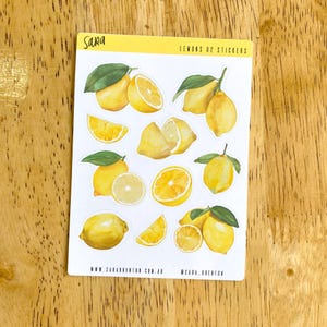 Kleine Aquarell Zitrone als Stickerbogen Bogen mit 10 dekorativen Aufklebern für Laptop, Planer, Journaling, Hochzeit, Umschläge
