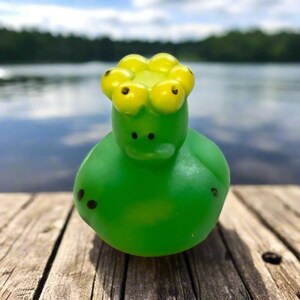 Alien Eyeball Head Rubber Duck Cruise Duck Kid Bath Toy Stress Relief Debugging Rubber Ducky Ducking Birthday Gift Duck of the Month