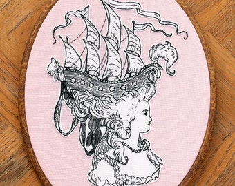 Maria Antonietta • Estetica rococò francese Regency • Cerchio ricamato a mano • Acconciatura alla Belle Poule • Capelli della nave principessa del XVIII secolo