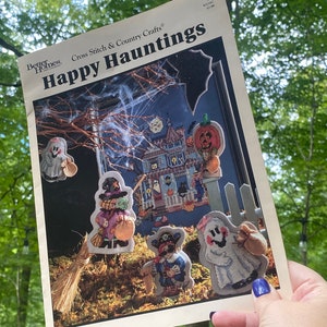 BHG Cross Stitch and Country Crafts HAPPY HAUNTIONS Halloween Better Homes and Gardens Pamphlet Vintage