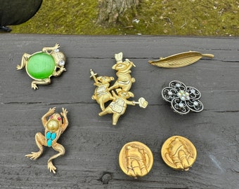 Vintage Lot of 5 Plus 1 Pair of Clip On Earrings Frogs Leaf Flower Koalas Winnie the Pooh Gold Tone Lapel Pin Costume Brooch